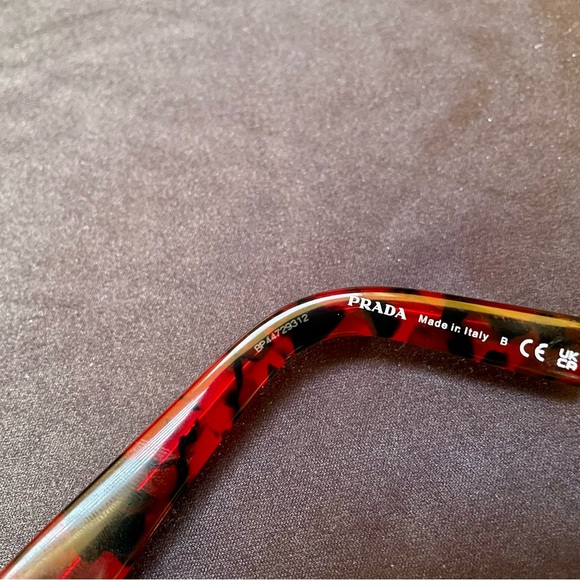 Prada Sunglasses SPR 22Y-F size 58 - Picture 4 of 7